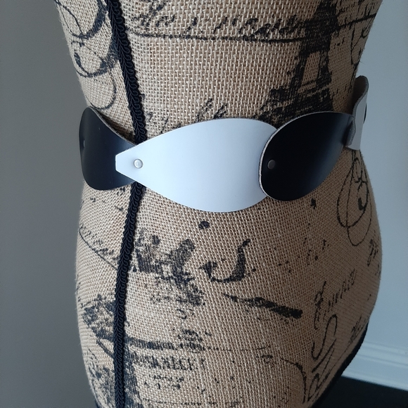 BLACK AND WHITE LEATHER BELT - Picture 2 of 9